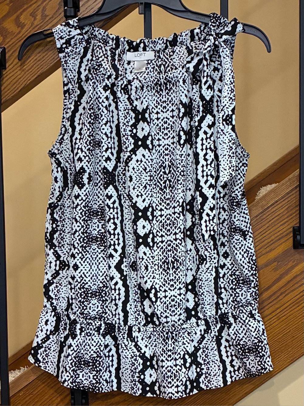 LOFT Blouse Tie adjustable Neck Sleeveless  Black-White Snake Print SZ. XS